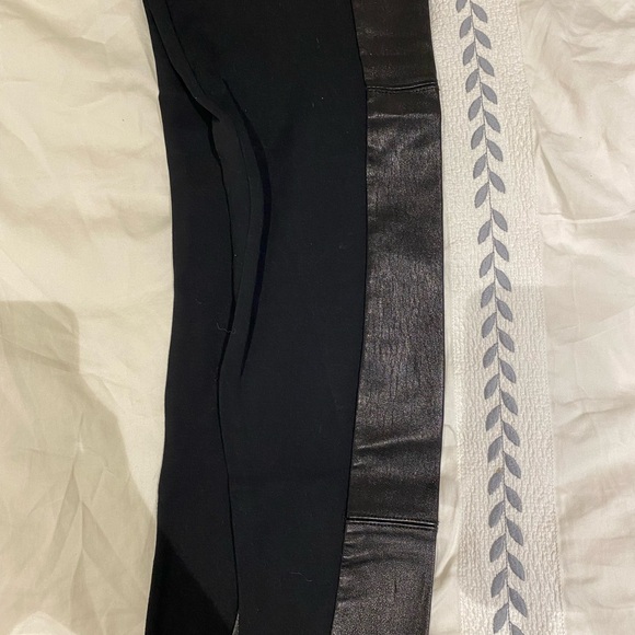 Alice & Olivia Legging with Leather Detail - Picture 3 of 5